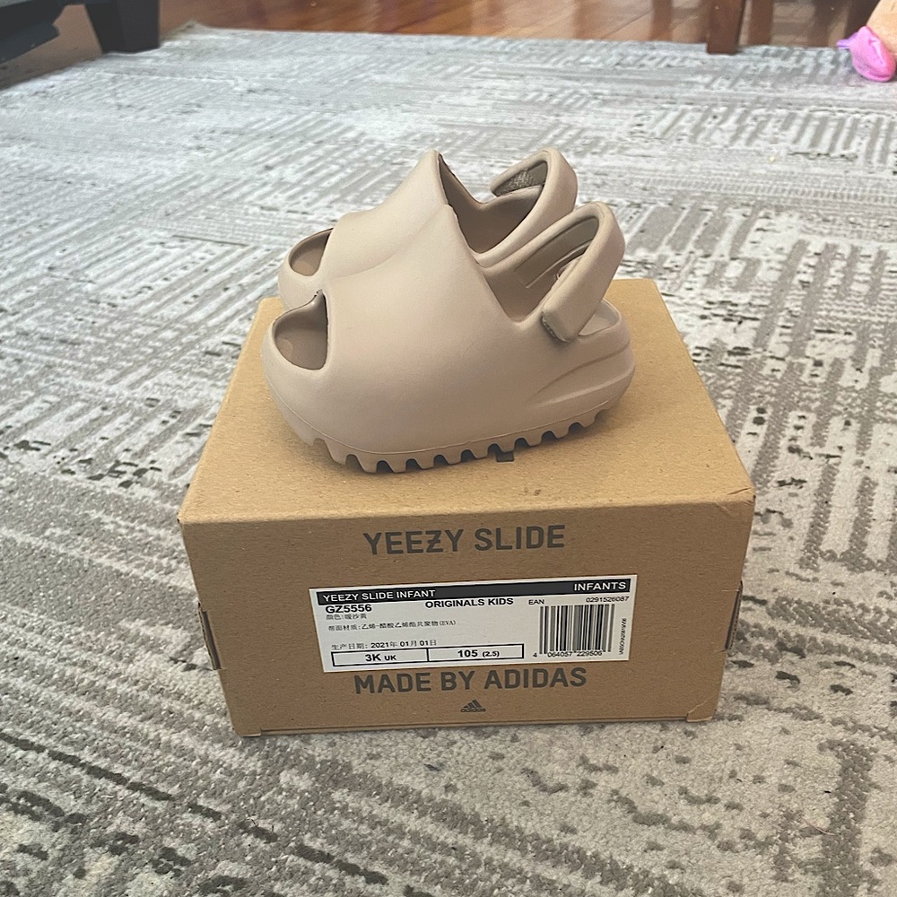 Infants yeezy slides
